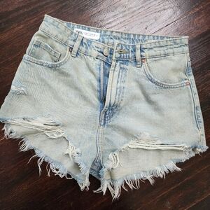 Zara HIGH WAIST RIPPED CURVED DENIM SHORTS just removed the tags, did no…